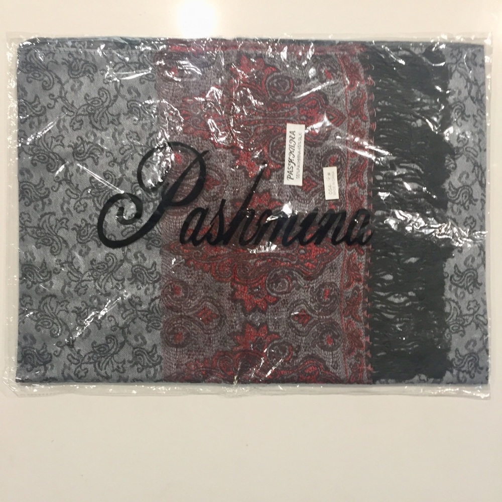 NIP Pashmina grey and red wrap